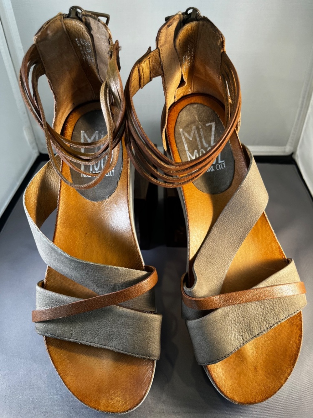 Miz Mooz New York City Tan and Khaki Ankle Strappy Sandals Size 38 (7.5-8) - Picture 7 of 9